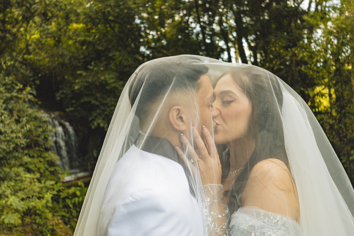 Fotos Casamento Casal Noivos Lauren e Thiago em Poços de Caldas Minas Gerais cidade do interior de MG imagens pelo fotografo Denis Silveira Especializado em Casamentos