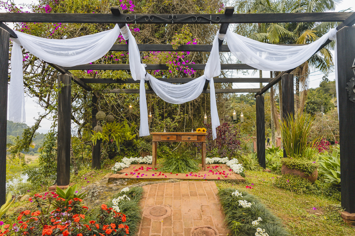 Fotos Casamento Casal Noivos Lauren e Thiago em Poços de Caldas Minas Gerais cidade do interior de MG imagens pelo fotografo Denis Silveira Especializado em Casamentos