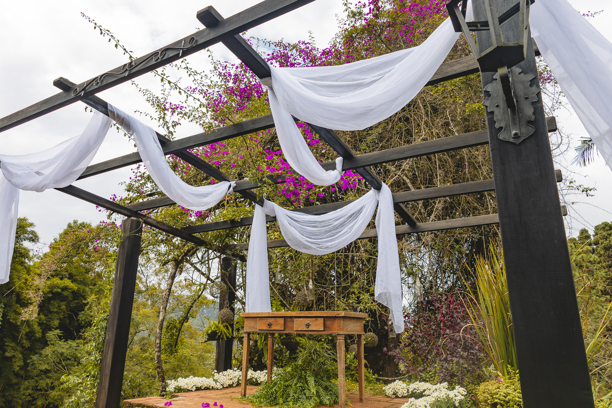 Fotos Casamento Casal Noivos Lauren e Thiago em Poços de Caldas Minas Gerais cidade do interior de MG imagens pelo fotografo Denis Silveira Especializado em Casamentos
