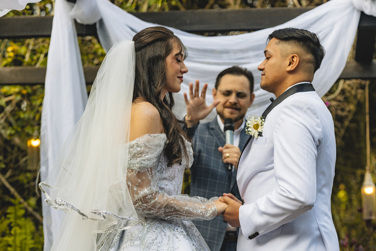 Fotos Casamento Casal Noivos Lauren e Thiago em Poços de Caldas Minas Gerais cidade do interior de MG imagens pelo fotografo Denis Silveira Especializado em Casamentos