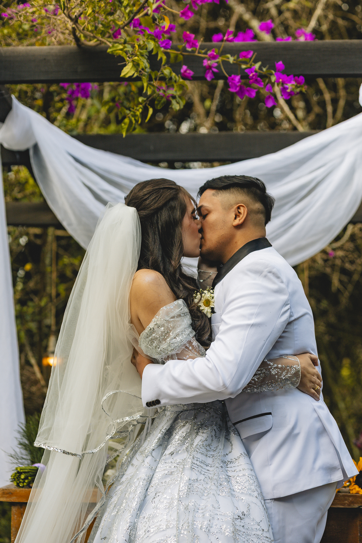 Fotos Casamento Casal Noivos Lauren e Thiago em Poços de Caldas Minas Gerais cidade do interior de MG imagens pelo fotografo Denis Silveira Especializado em Casamentos