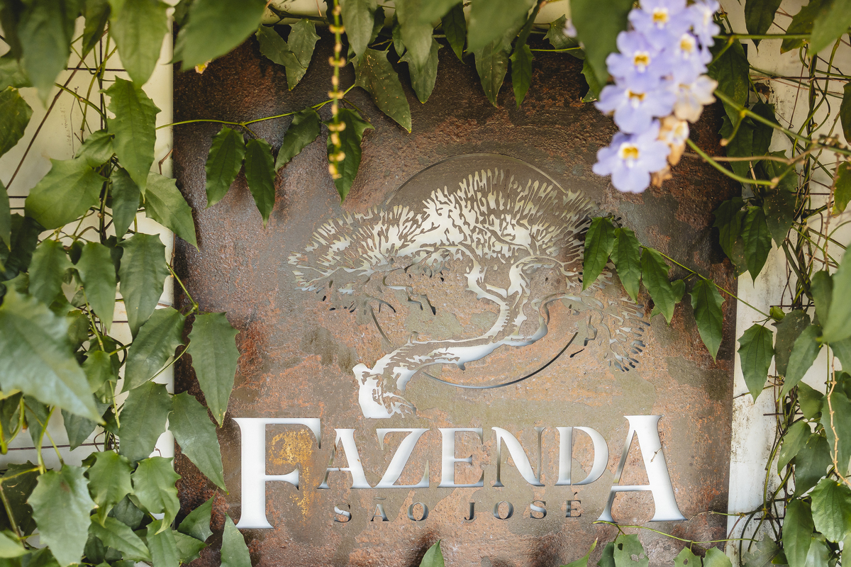 Fotos Casamento em Fazenda São José Evento em Aracoiaba da Serra SP Casal de Noivos Vanessa e Luiz Carlos Cerimonia de Matrimonio de Dia no Campo ao Ar livre Imagens pelo Fotografo Denis Silveira Especializado em Fotografia de Casamentos