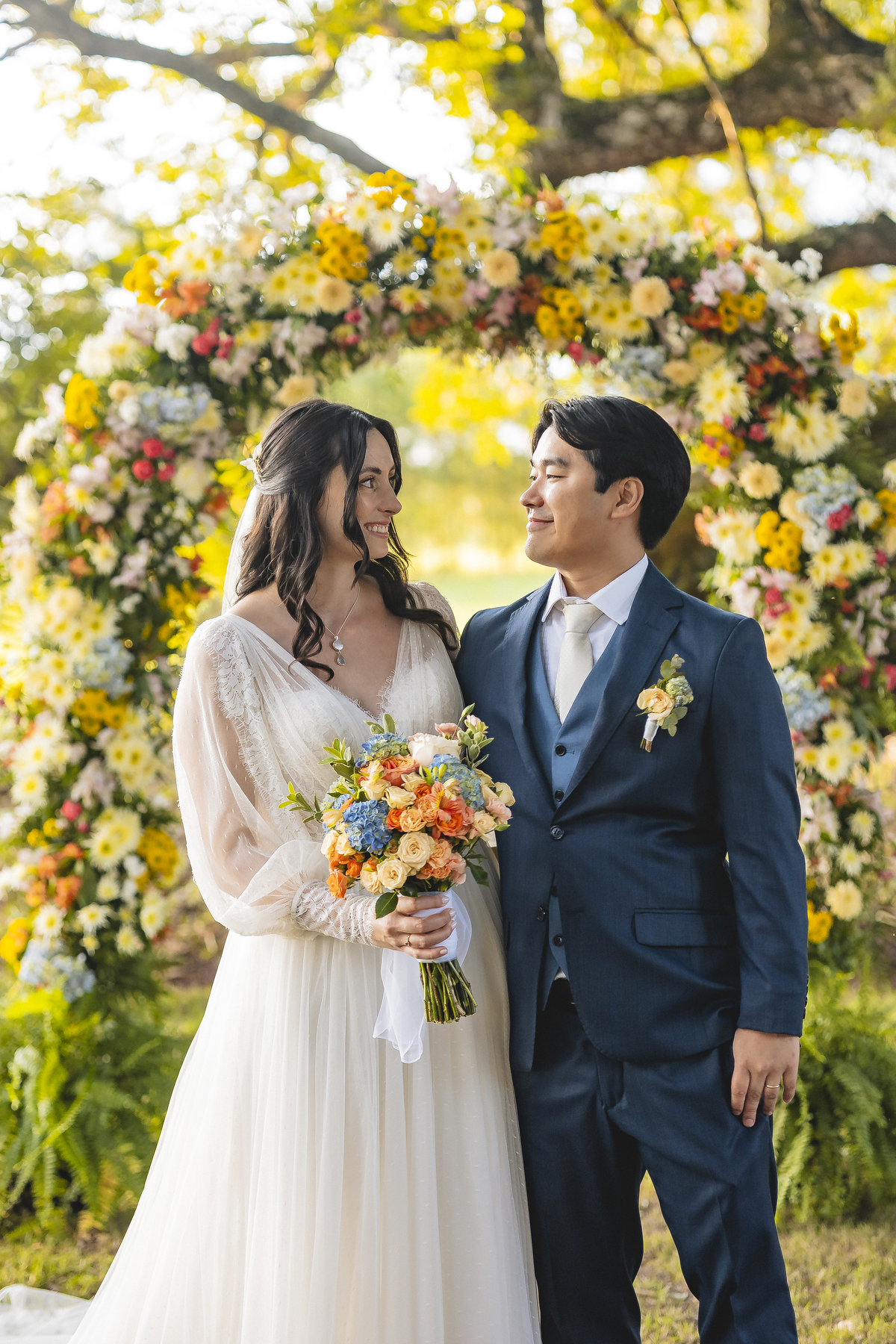 Fotos Casamento em Fazenda São José Evento em Aracoiaba da Serra SP Casal de Noivos Vanessa e Luiz Carlos Cerimonia de Matrimonio de Dia no Campo ao Ar livre Imagens pelo Fotografo Denis Silveira Especializado em Fotografia de Casamentos