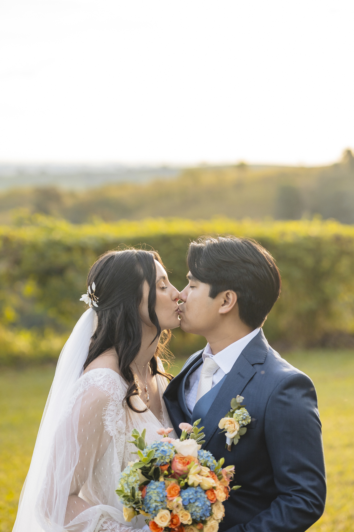 Fotos Casamento em Fazenda São José Evento em Aracoiaba da Serra SP Casal de Noivos Vanessa e Luiz Carlos Cerimonia de Matrimonio de Dia no Campo ao Ar livre Imagens pelo Fotografo Denis Silveira Especializado em Fotografia de Casamentos