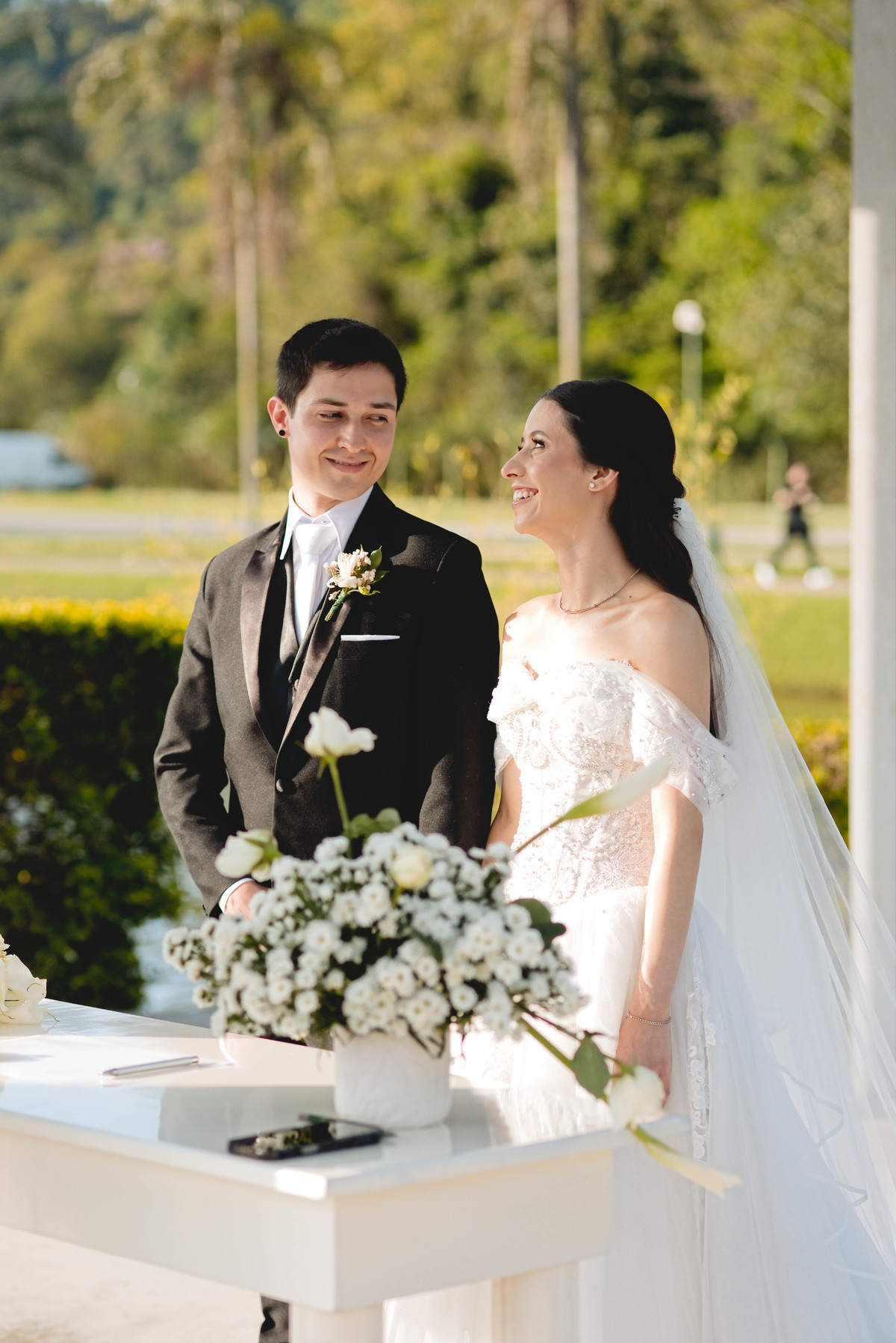 Fotos Casamento Itupeva SP Lagoa Santa Rita Eventos Casal Noivos Caroline e Kaue Casamento ao Ar Livre imagens pelo Fotografo Denis Silveira Especializado em Casamentos