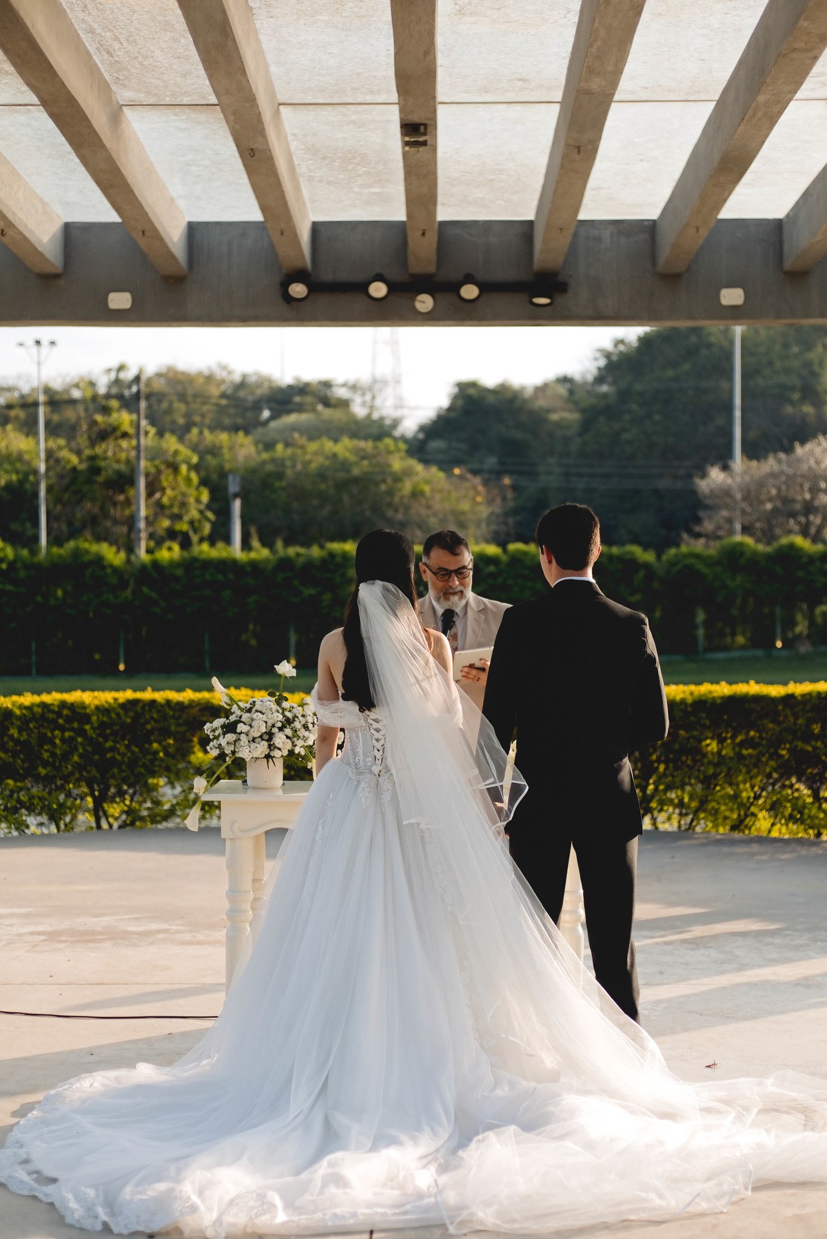Fotos Casamento Itupeva SP Lagoa Santa Rita Eventos Casal Noivos Caroline e Kaue Casamento ao Ar Livre imagens pelo Fotografo Denis Silveira Especializado em Casamentos