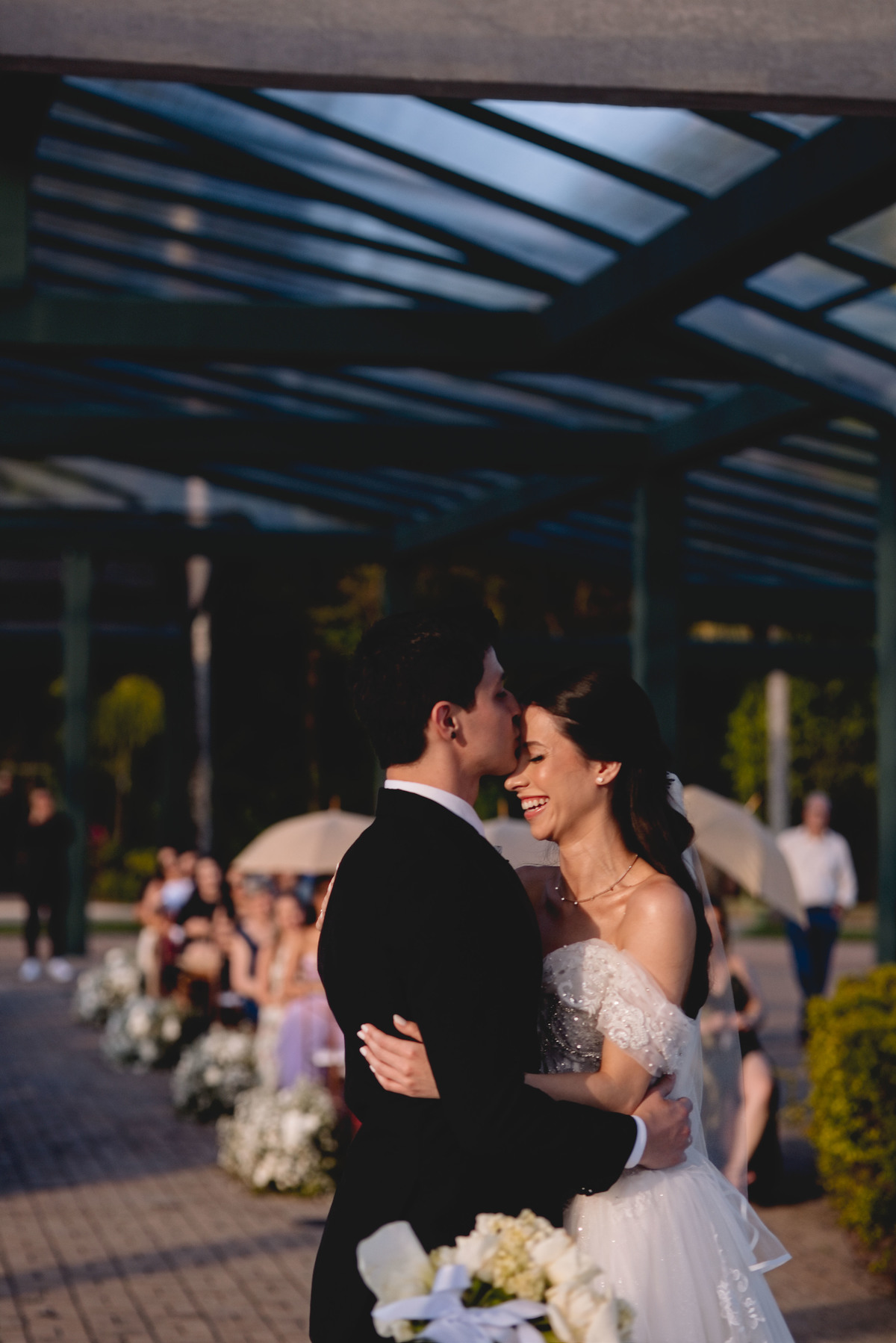 Fotos Casamento Itupeva SP Lagoa Santa Rita Eventos Casal Noivos Caroline e Kaue Casamento ao Ar Livre imagens pelo Fotografo Denis Silveira Especializado em Casamentos