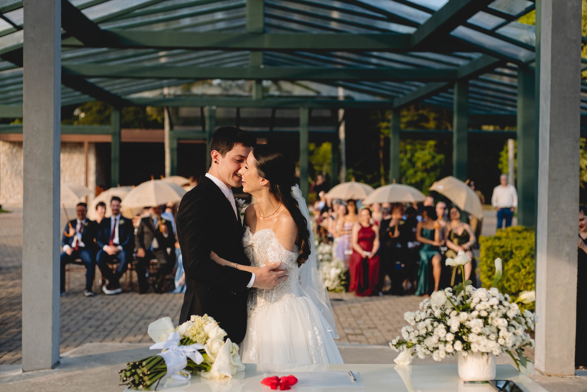 Fotos Casamento Itupeva SP Lagoa Santa Rita Eventos Casal Noivos Caroline e Kaue Casamento ao Ar Livre imagens pelo Fotografo Denis Silveira Especializado em Casamentos