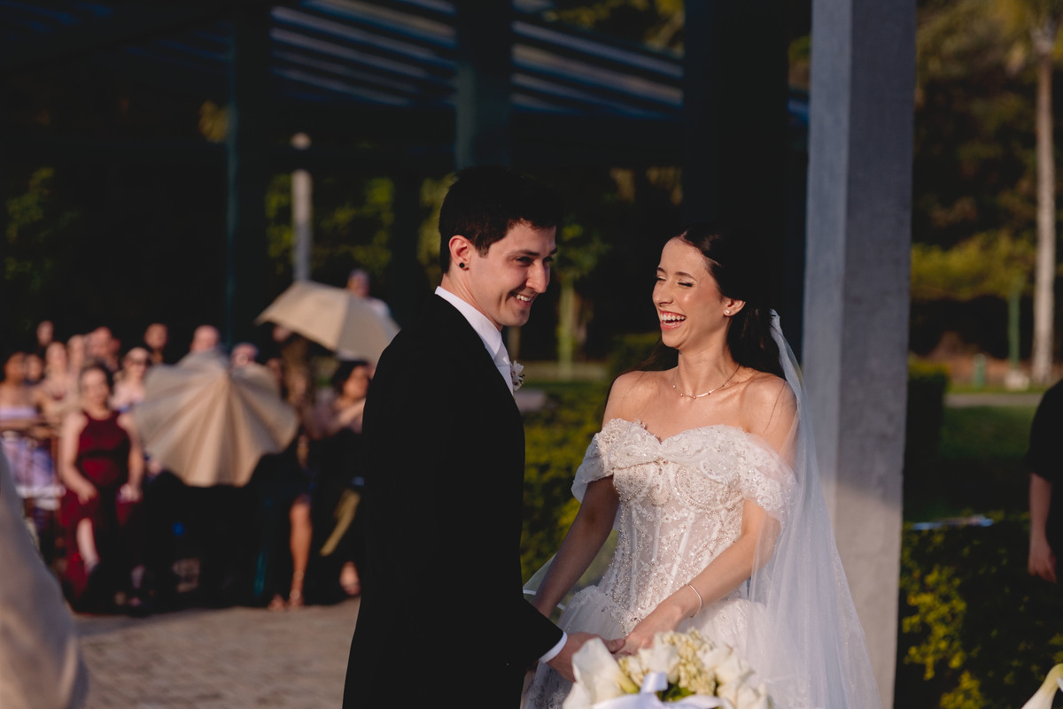 Fotos Casamento Itupeva SP Lagoa Santa Rita Eventos Casal Noivos Caroline e Kaue Casamento ao Ar Livre imagens pelo Fotografo Denis Silveira Especializado em Casamentos