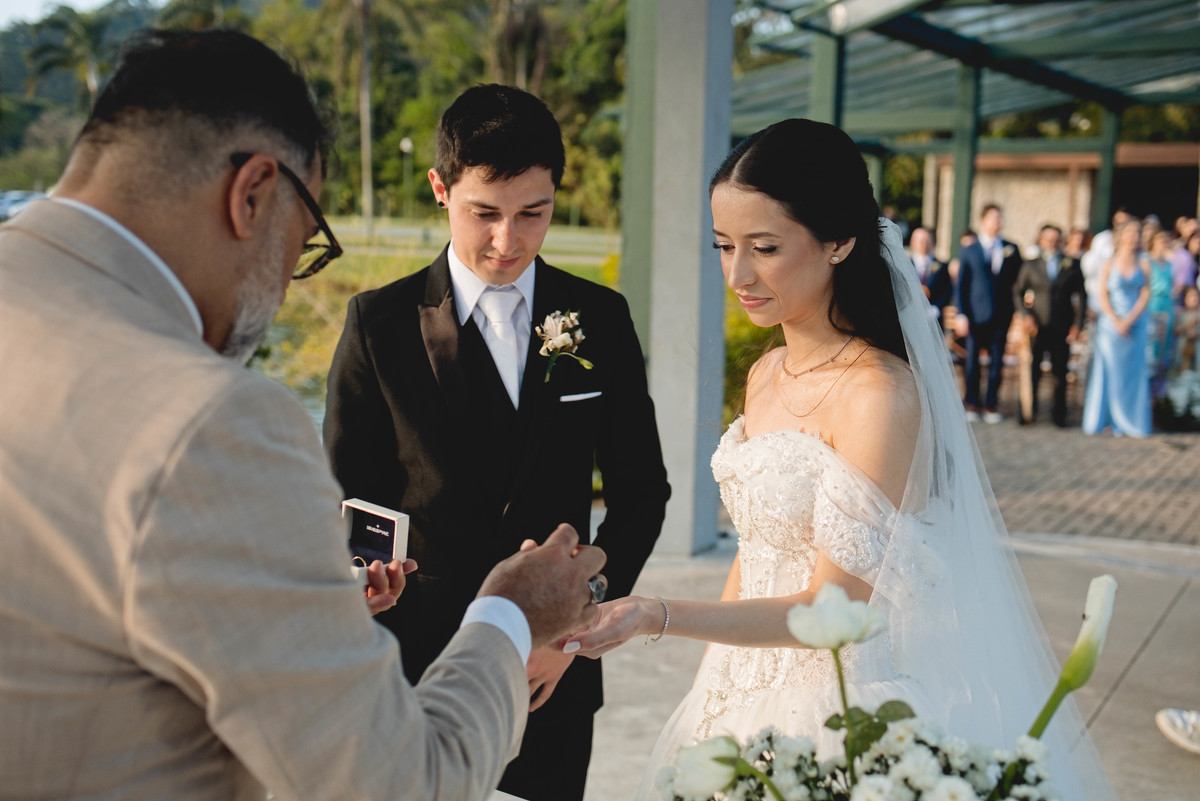 Fotos Casamento Itupeva SP Lagoa Santa Rita Eventos Casal Noivos Caroline e Kaue Casamento ao Ar Livre imagens pelo Fotografo Denis Silveira Especializado em Casamentos