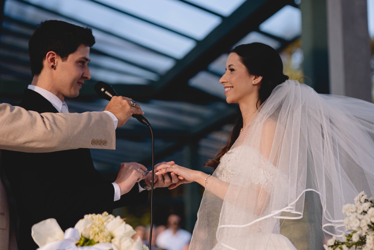 Fotos Casamento Itupeva SP Lagoa Santa Rita Eventos Casal Noivos Caroline e Kaue Casamento ao Ar Livre imagens pelo Fotografo Denis Silveira Especializado em Casamentos
