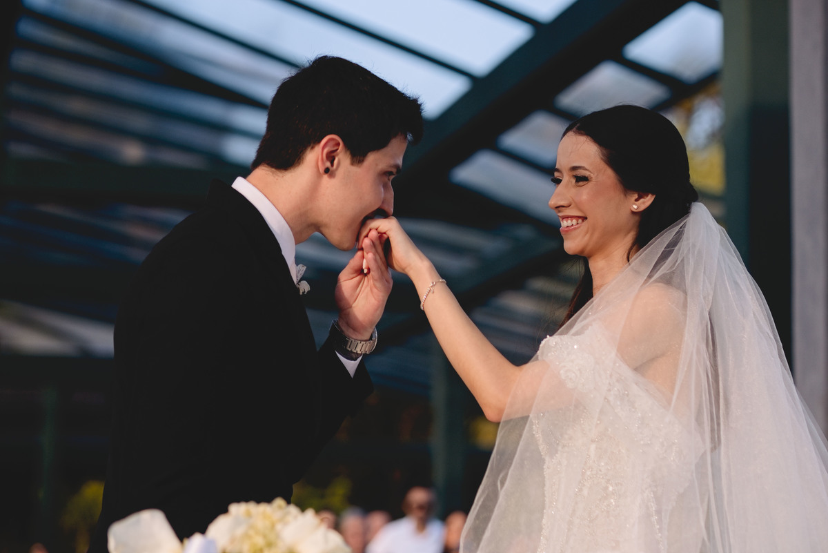 Fotos Casamento Itupeva SP Lagoa Santa Rita Eventos Casal Noivos Caroline e Kaue Casamento ao Ar Livre imagens pelo Fotografo Denis Silveira Especializado em Casamentos