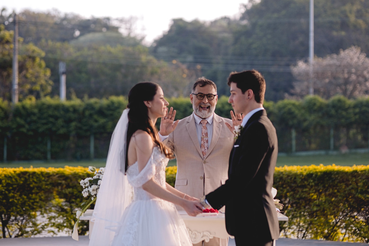 Fotos Casamento Itupeva SP Lagoa Santa Rita Eventos Casal Noivos Caroline e Kaue Casamento ao Ar Livre imagens pelo Fotografo Denis Silveira Especializado em Casamentos
