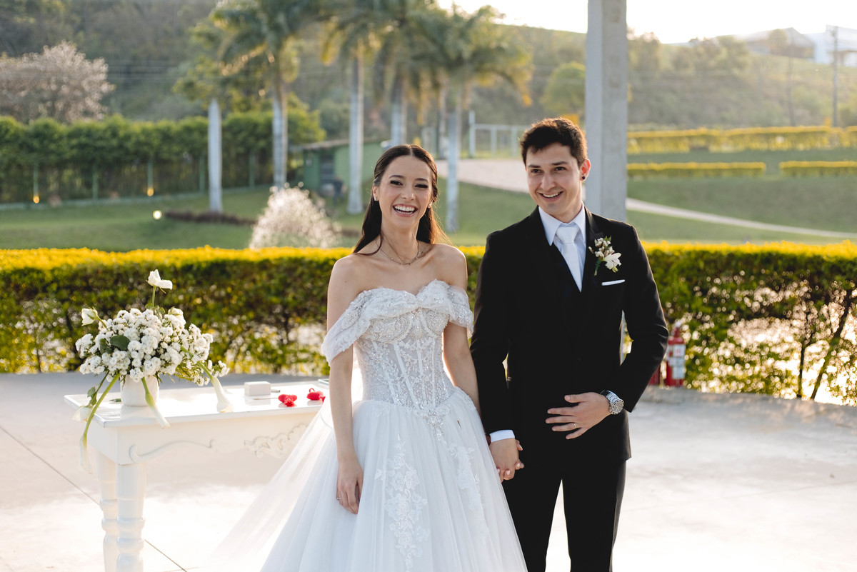 Fotos Casamento Itupeva SP Lagoa Santa Rita Eventos Casal Noivos Caroline e Kaue Casamento ao Ar Livre imagens pelo Fotografo Denis Silveira Especializado em Casamentos