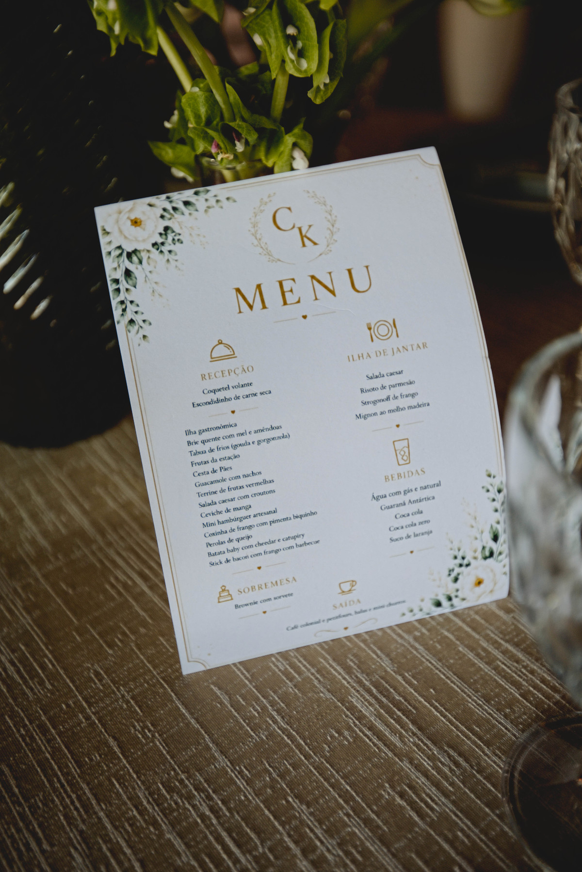 Fotos Casamento Itupeva SP Lagoa Santa Rita Eventos Casal Noivos Caroline e Kaue Casamento ao Ar Livre imagens pelo Fotografo Denis Silveira Especializado em Casamentos