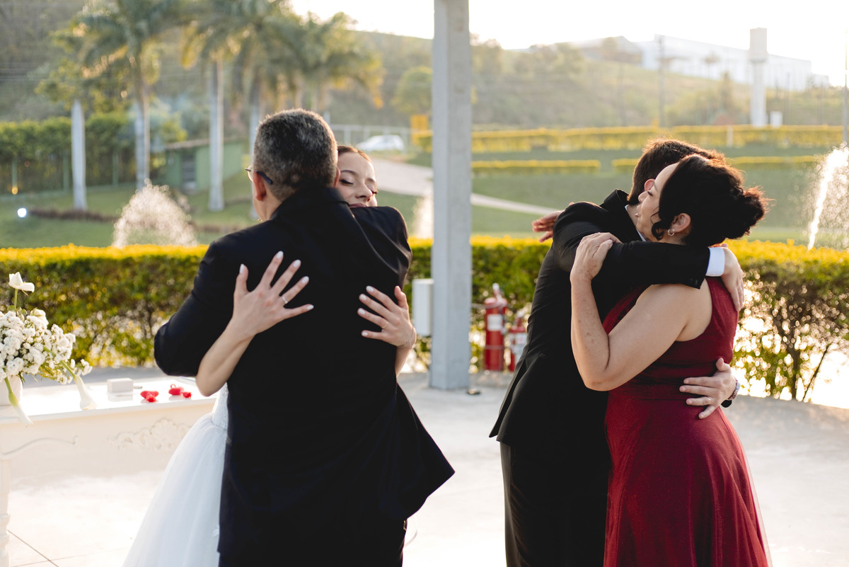 Fotos Casamento Itupeva SP Lagoa Santa Rita Eventos Casal Noivos Caroline e Kaue Casamento ao Ar Livre imagens pelo Fotografo Denis Silveira Especializado em Casamentos