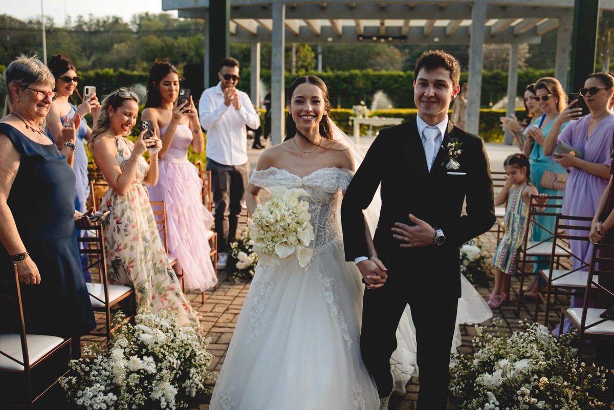 Fotos Casamento Itupeva SP Lagoa Santa Rita Eventos Casal Noivos Caroline e Kaue Casamento ao Ar Livre imagens pelo Fotografo Denis Silveira Especializado em Casamentos