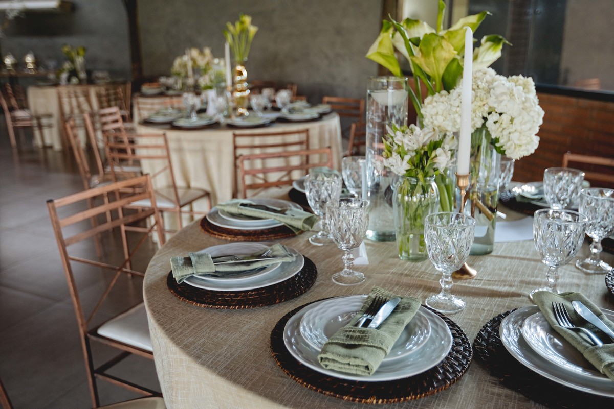 Fotos Casamento Itupeva SP Lagoa Santa Rita Eventos Casal Noivos Caroline e Kaue Casamento ao Ar Livre imagens pelo Fotografo Denis Silveira Especializado em Casamentos