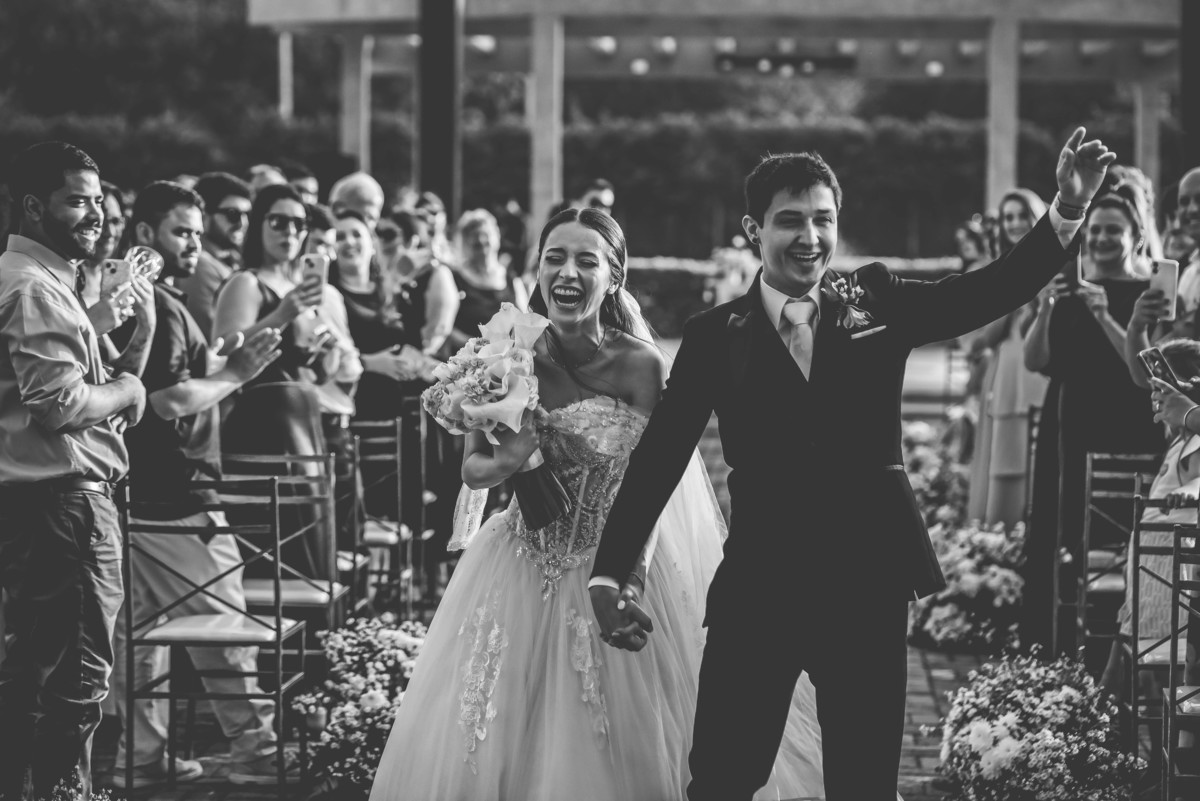 Fotos Casamento Itupeva SP Lagoa Santa Rita Eventos Casal Noivos Caroline e Kaue Casamento ao Ar Livre imagens pelo Fotografo Denis Silveira Especializado em Casamentos