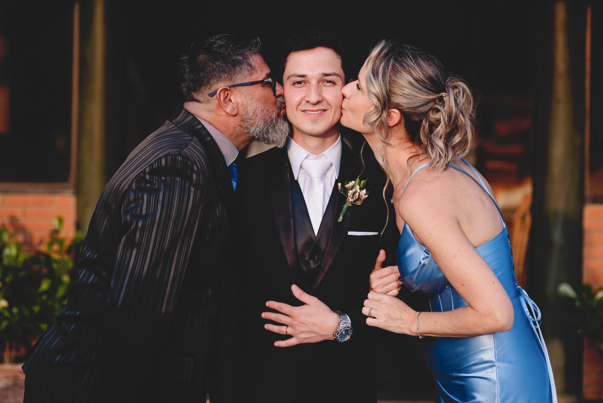 Fotos Casamento Itupeva SP Lagoa Santa Rita Eventos Casal Noivos Caroline e Kaue Casamento ao Ar Livre imagens pelo Fotografo Denis Silveira Especializado em Casamentos