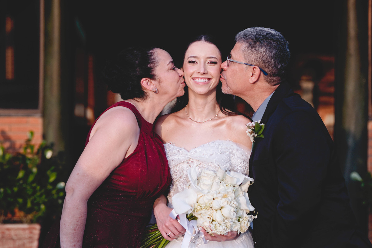 Fotos Casamento Itupeva SP Lagoa Santa Rita Eventos Casal Noivos Caroline e Kaue Casamento ao Ar Livre imagens pelo Fotografo Denis Silveira Especializado em Casamentos