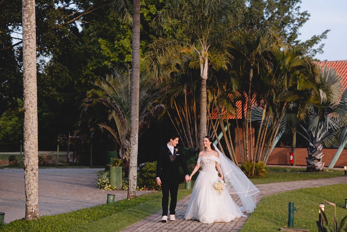 Fotos Casamento Itupeva SP Lagoa Santa Rita Eventos Casal Noivos Caroline e Kaue Casamento ao Ar Livre imagens pelo Fotografo Denis Silveira Especializado em Casamentos