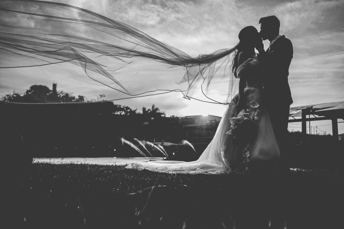 Fotos Casamento Itupeva SP Lagoa Santa Rita Eventos Casal Noivos Caroline e Kaue Casamento ao Ar Livre imagens pelo Fotografo Denis Silveira Especializado em Casamentos