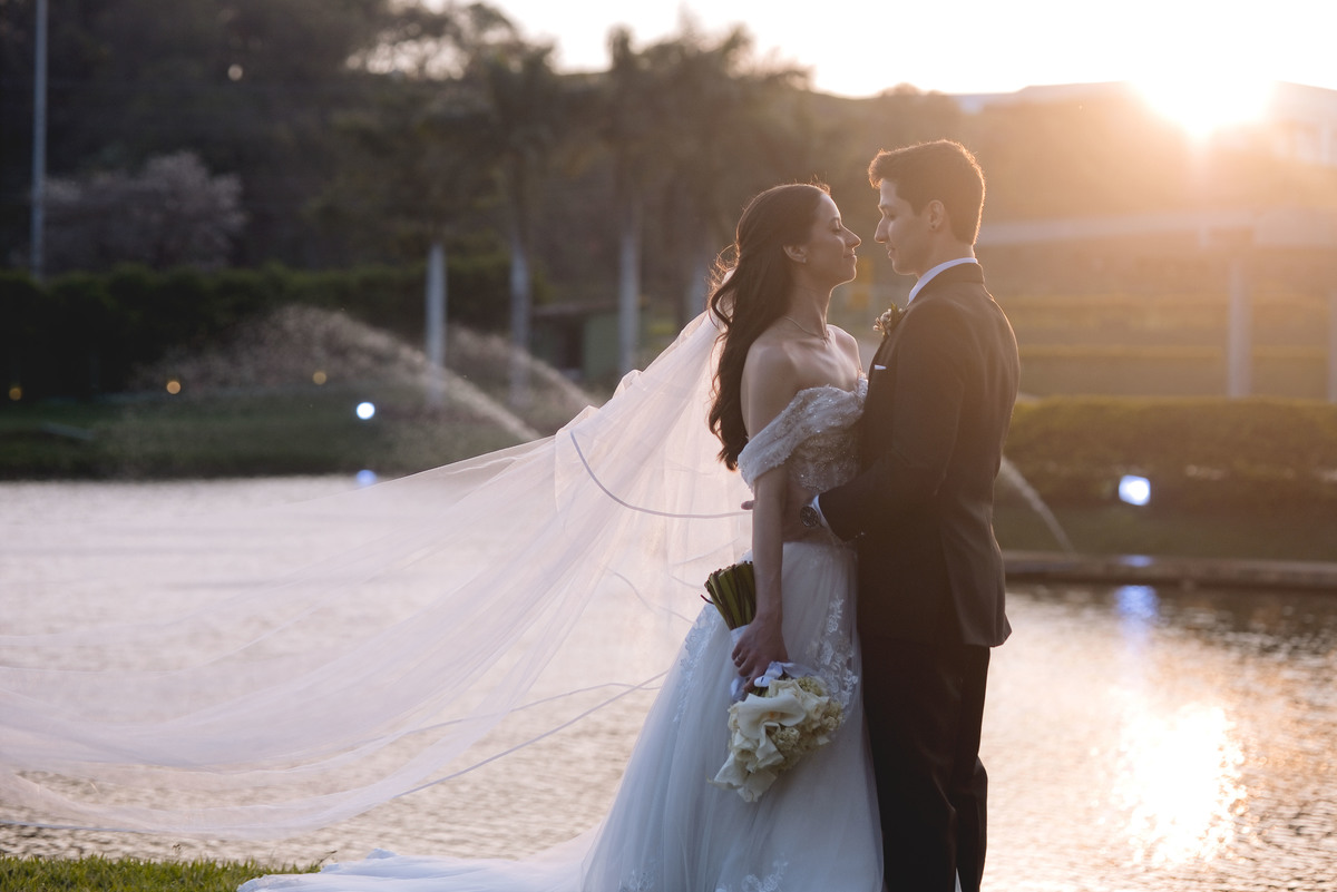 Fotos Casamento Itupeva SP Lagoa Santa Rita Eventos Casal Noivos Caroline e Kaue Casamento ao Ar Livre imagens pelo Fotografo Denis Silveira Especializado em Casamentos