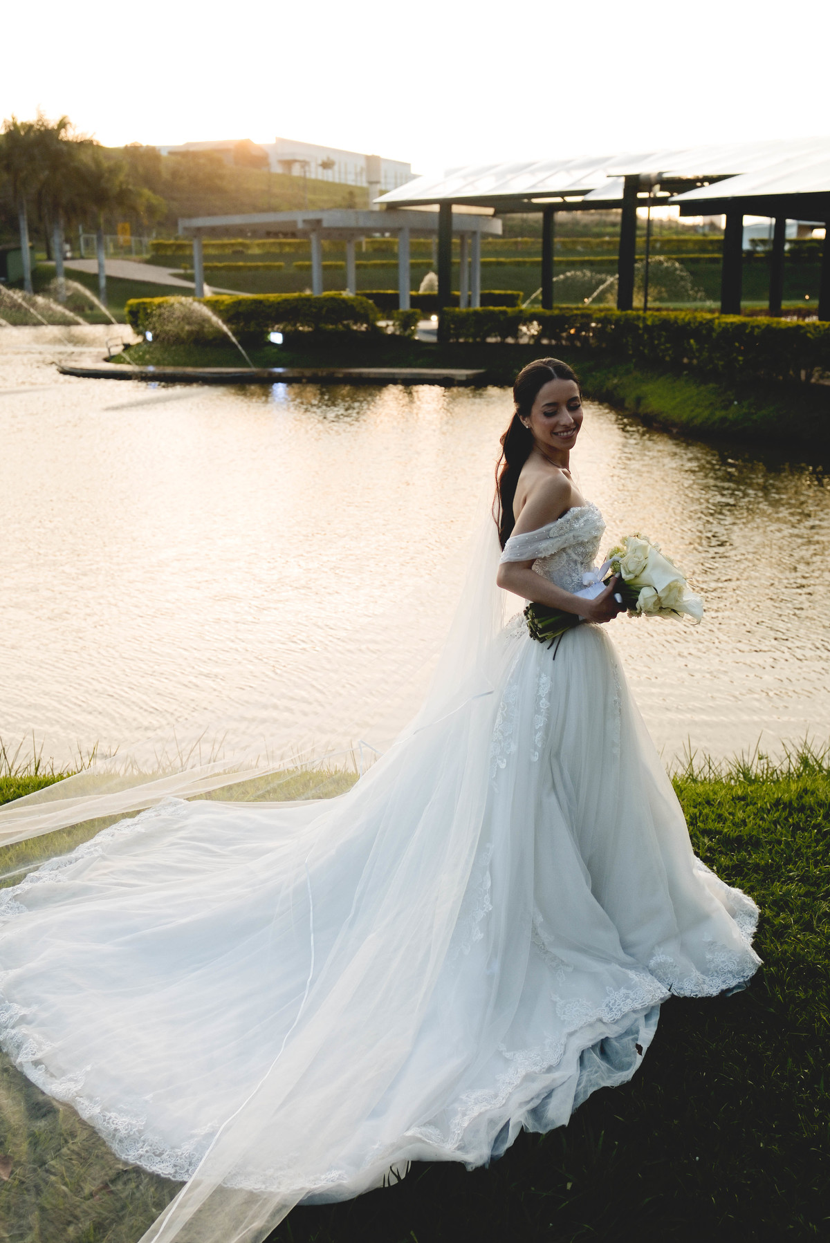 Fotos Casamento Itupeva SP Lagoa Santa Rita Eventos Casal Noivos Caroline e Kaue Casamento ao Ar Livre imagens pelo Fotografo Denis Silveira Especializado em Casamentos