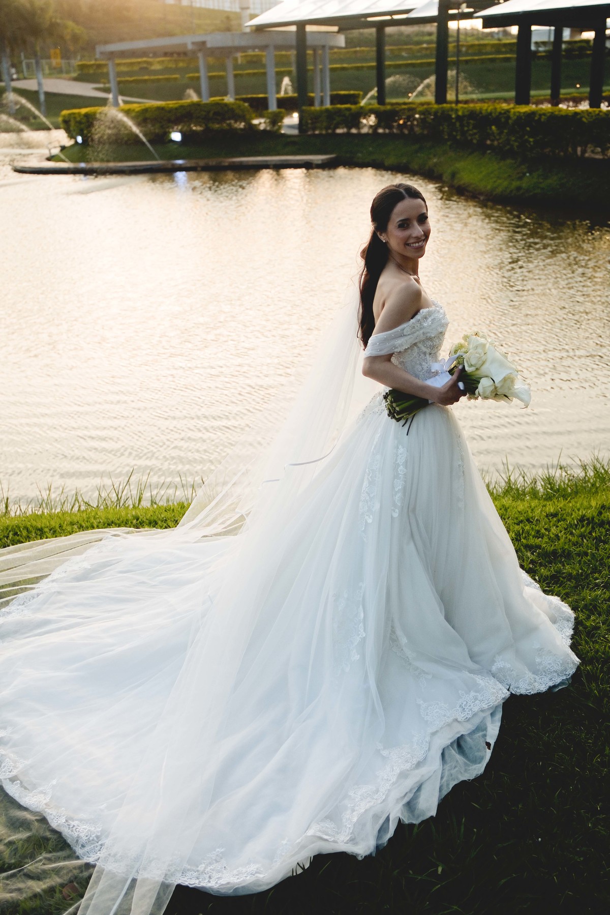 Fotos Casamento Itupeva SP Lagoa Santa Rita Eventos Casal Noivos Caroline e Kaue Casamento ao Ar Livre imagens pelo Fotografo Denis Silveira Especializado em Casamentos