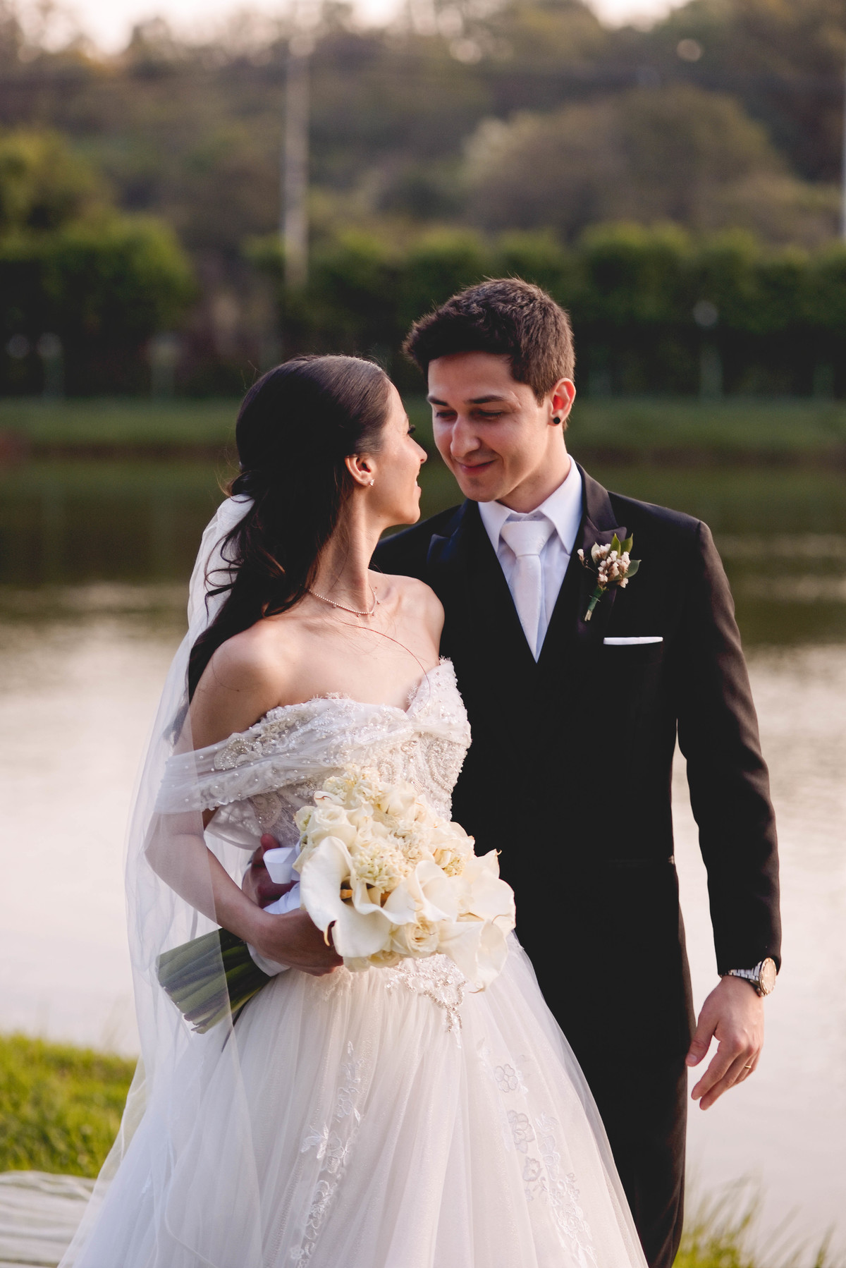 Fotos Casamento Itupeva SP Lagoa Santa Rita Eventos Casal Noivos Caroline e Kaue Casamento ao Ar Livre imagens pelo Fotografo Denis Silveira Especializado em Casamentos