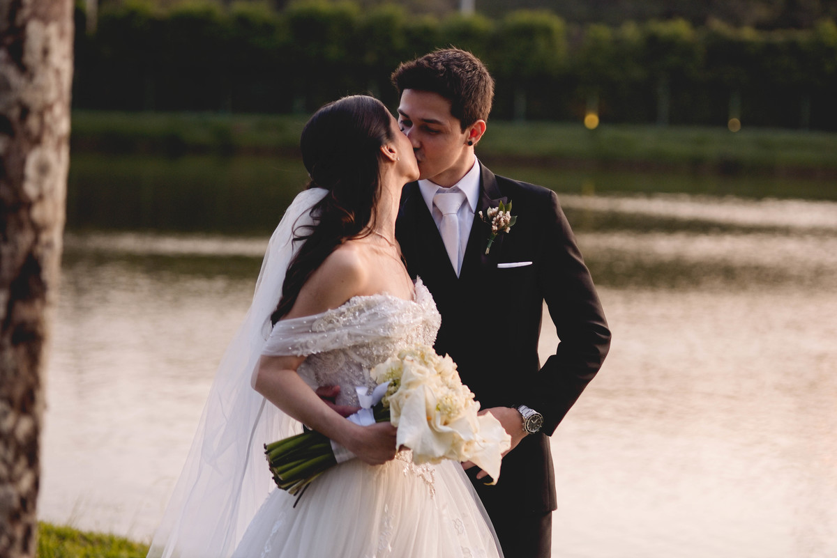 Fotos Casamento Itupeva SP Lagoa Santa Rita Eventos Casal Noivos Caroline e Kaue Casamento ao Ar Livre imagens pelo Fotografo Denis Silveira Especializado em Casamentos