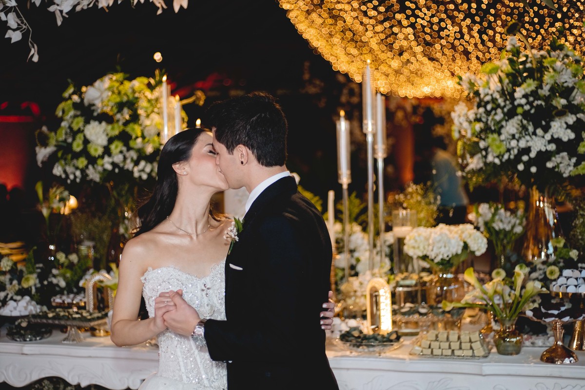 Fotos Casamento Itupeva SP Lagoa Santa Rita Eventos Casal Noivos Caroline e Kaue Casamento ao Ar Livre imagens pelo Fotografo Denis Silveira Especializado em Casamentos