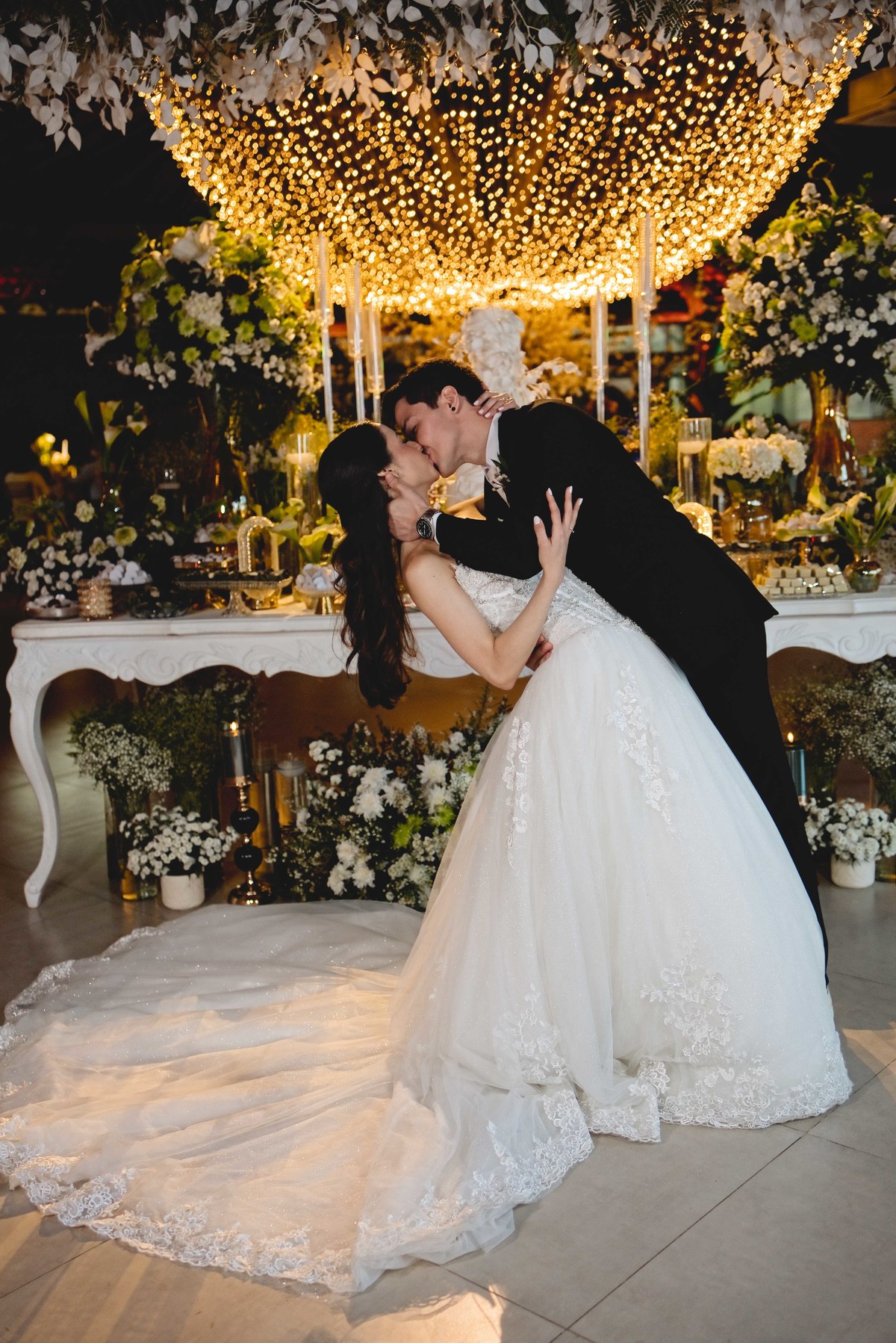Fotos Casamento Itupeva SP Lagoa Santa Rita Eventos Casal Noivos Caroline e Kaue Casamento ao Ar Livre imagens pelo Fotografo Denis Silveira Especializado em Casamentos