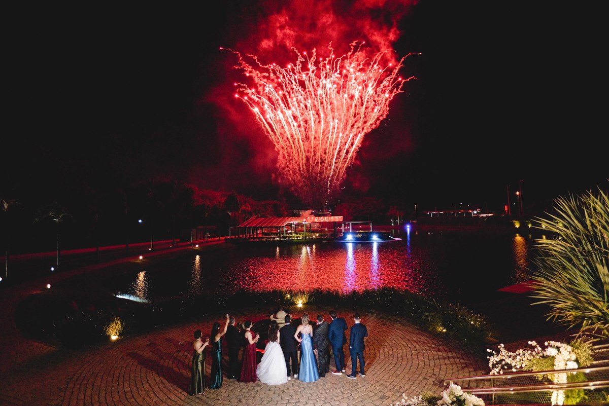 Fotos Casamento Itupeva SP Lagoa Santa Rita Eventos Casal Noivos Caroline e Kaue Casamento ao Ar Livre imagens pelo Fotografo Denis Silveira Especializado em Casamentos