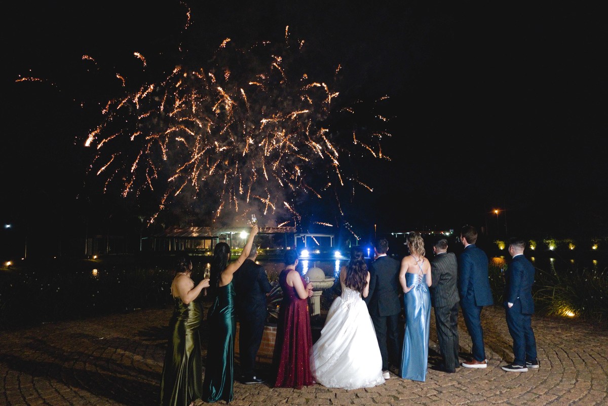 Fotos Casamento Itupeva SP Lagoa Santa Rita Eventos Casal Noivos Caroline e Kaue Casamento ao Ar Livre imagens pelo Fotografo Denis Silveira Especializado em Casamentos