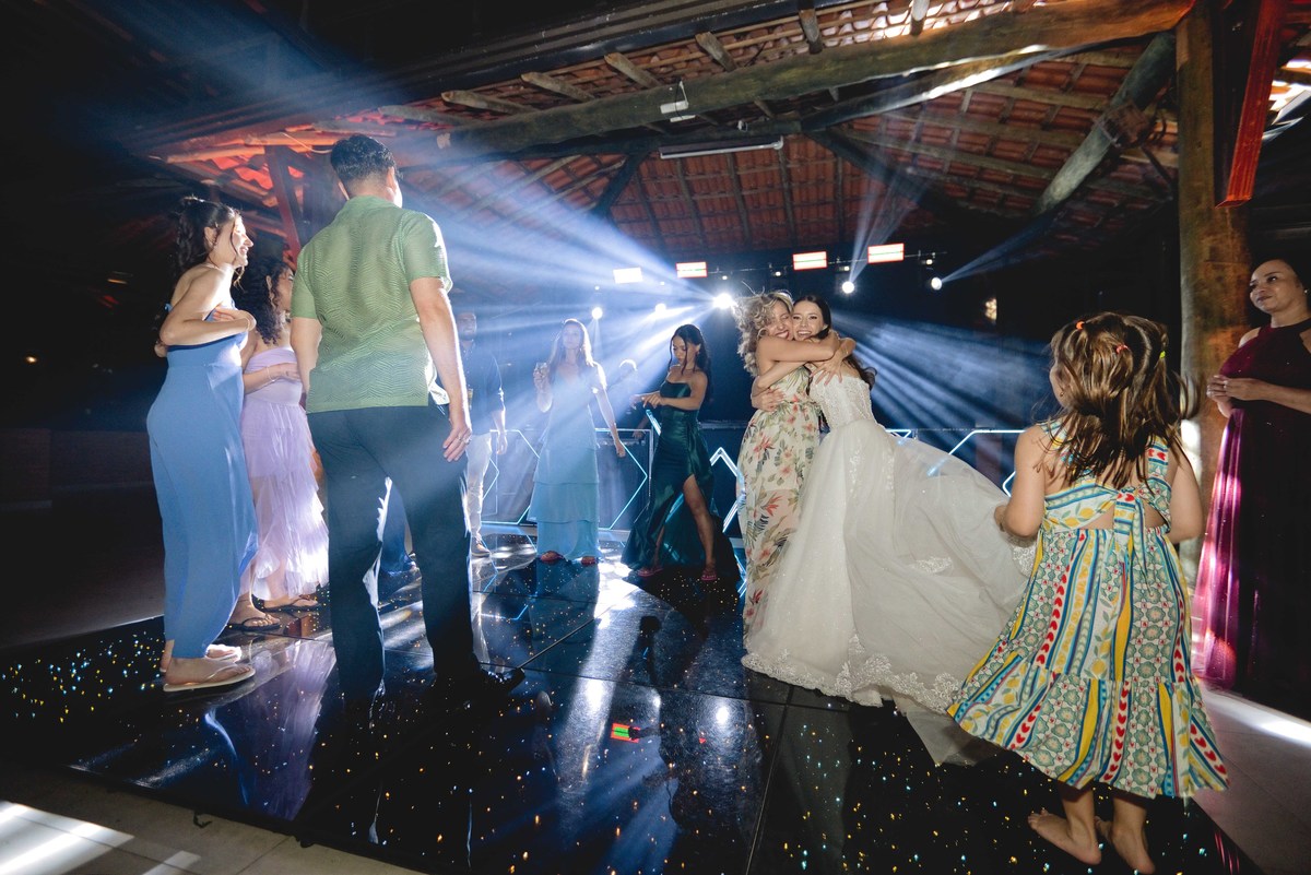 Fotos Casamento Itupeva SP Lagoa Santa Rita Eventos Casal Noivos Caroline e Kaue Casamento ao Ar Livre imagens pelo Fotografo Denis Silveira Especializado em Casamentos