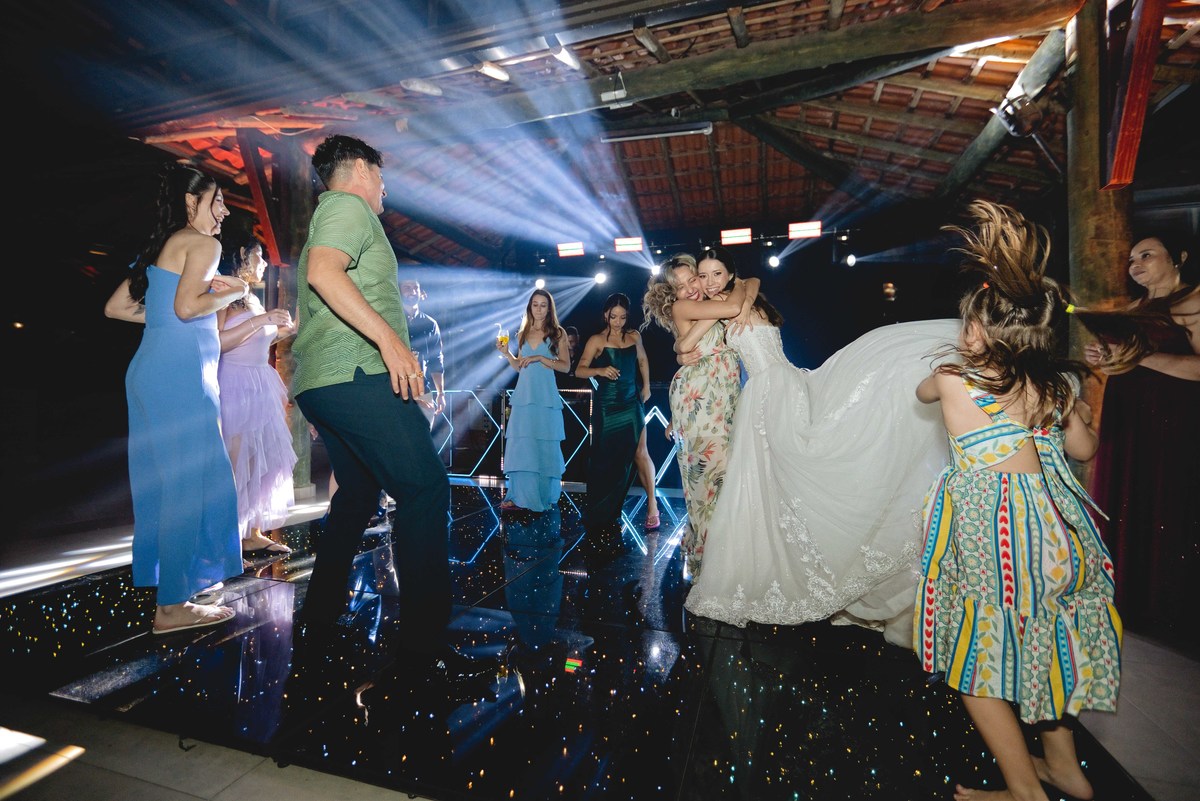 Fotos Casamento Itupeva SP Lagoa Santa Rita Eventos Casal Noivos Caroline e Kaue Casamento ao Ar Livre imagens pelo Fotografo Denis Silveira Especializado em Casamentos