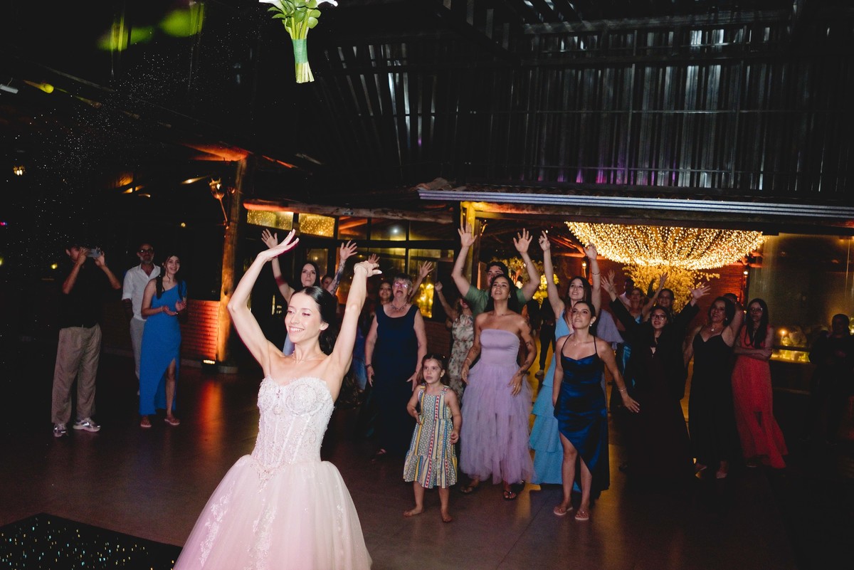 Fotos Casamento Itupeva SP Lagoa Santa Rita Eventos Casal Noivos Caroline e Kaue Casamento ao Ar Livre imagens pelo Fotografo Denis Silveira Especializado em Casamentos