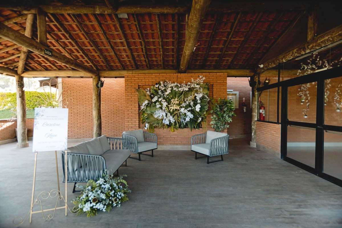 Fotos Casamento Itupeva SP Lagoa Santa Rita Eventos Casal Noivos Caroline e Kaue Casamento ao Ar Livre imagens pelo Fotografo Denis Silveira Especializado em Casamentos