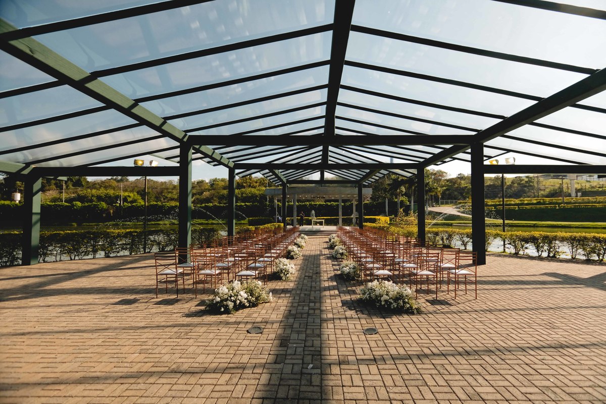 Fotos Casamento Itupeva SP Lagoa Santa Rita Eventos Casal Noivos Caroline e Kaue Casamento ao Ar Livre imagens pelo Fotografo Denis Silveira Especializado em Casamentos