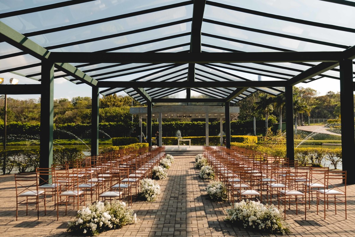 Fotos Casamento Itupeva SP Lagoa Santa Rita Eventos Casal Noivos Caroline e Kaue Casamento ao Ar Livre imagens pelo Fotografo Denis Silveira Especializado em Casamentos