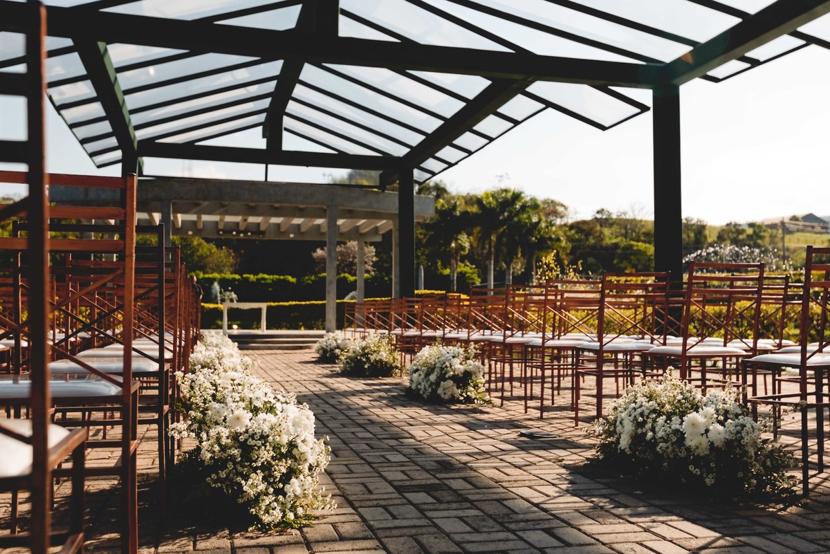 Fotos Casamento Itupeva SP Lagoa Santa Rita Eventos Casal Noivos Caroline e Kaue Casamento ao Ar Livre imagens pelo Fotografo Denis Silveira Especializado em Casamentos