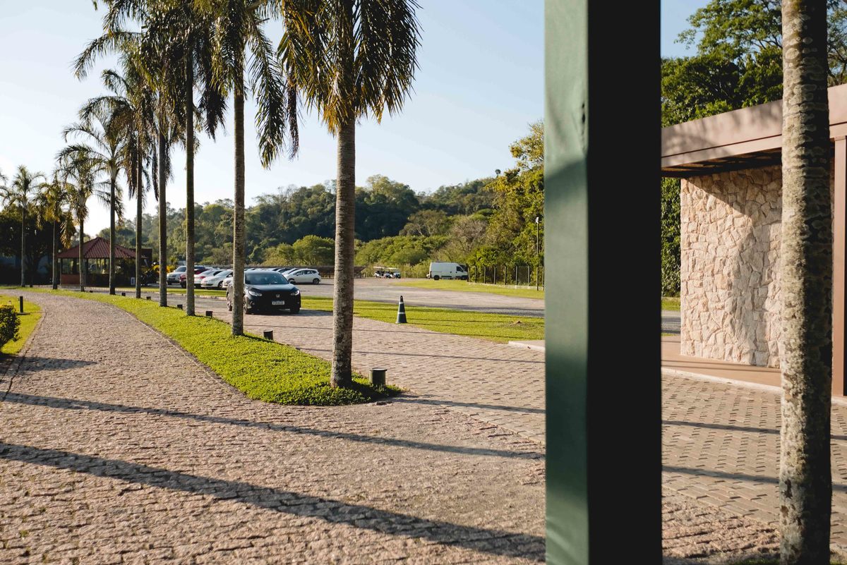 Fotos Casamento Itupeva SP Lagoa Santa Rita Eventos Casal Noivos Caroline e Kaue Casamento ao Ar Livre imagens pelo Fotografo Denis Silveira Especializado em Casamentos