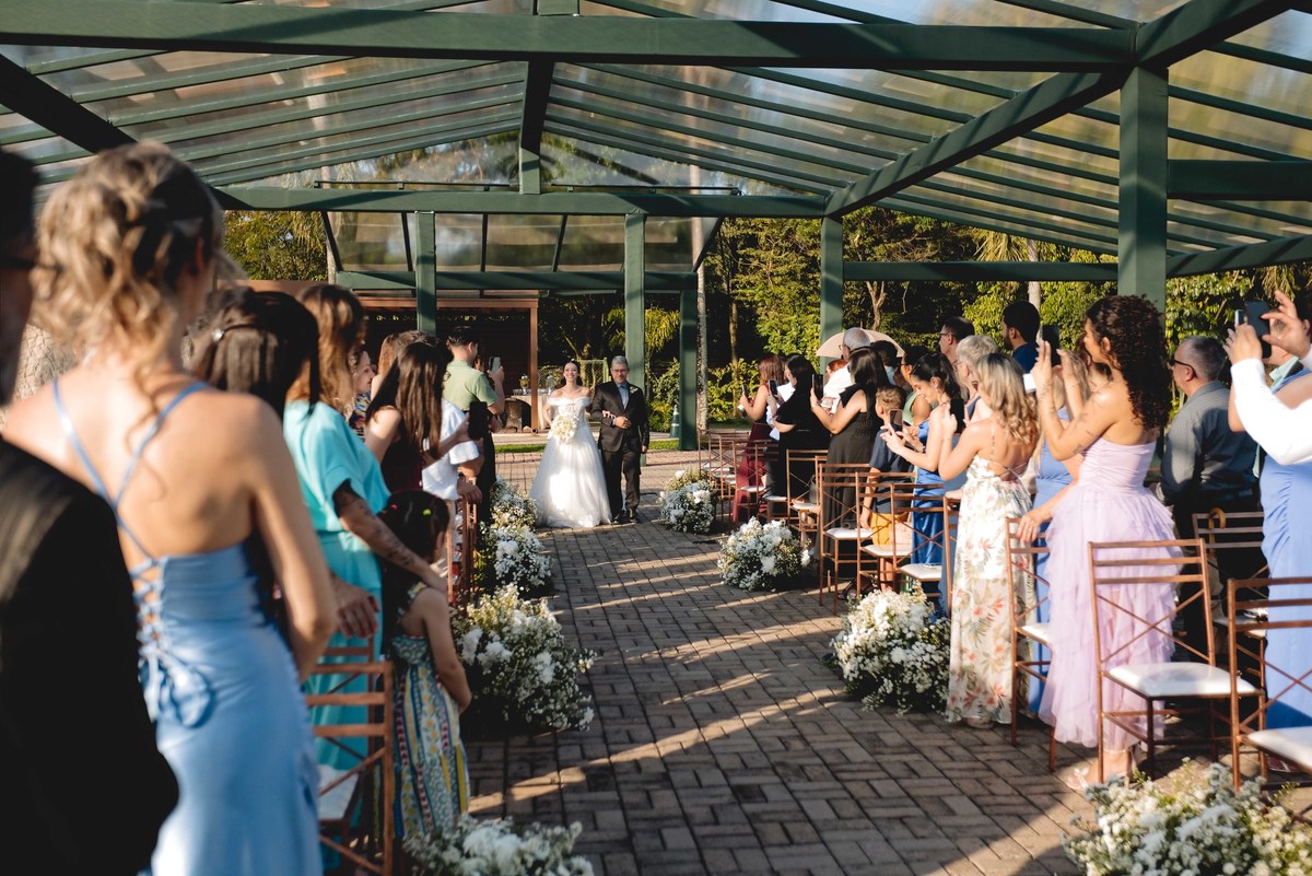 Fotos Casamento Itupeva SP Lagoa Santa Rita Eventos Casal Noivos Caroline e Kaue Casamento ao Ar Livre imagens pelo Fotografo Denis Silveira Especializado em Casamentos