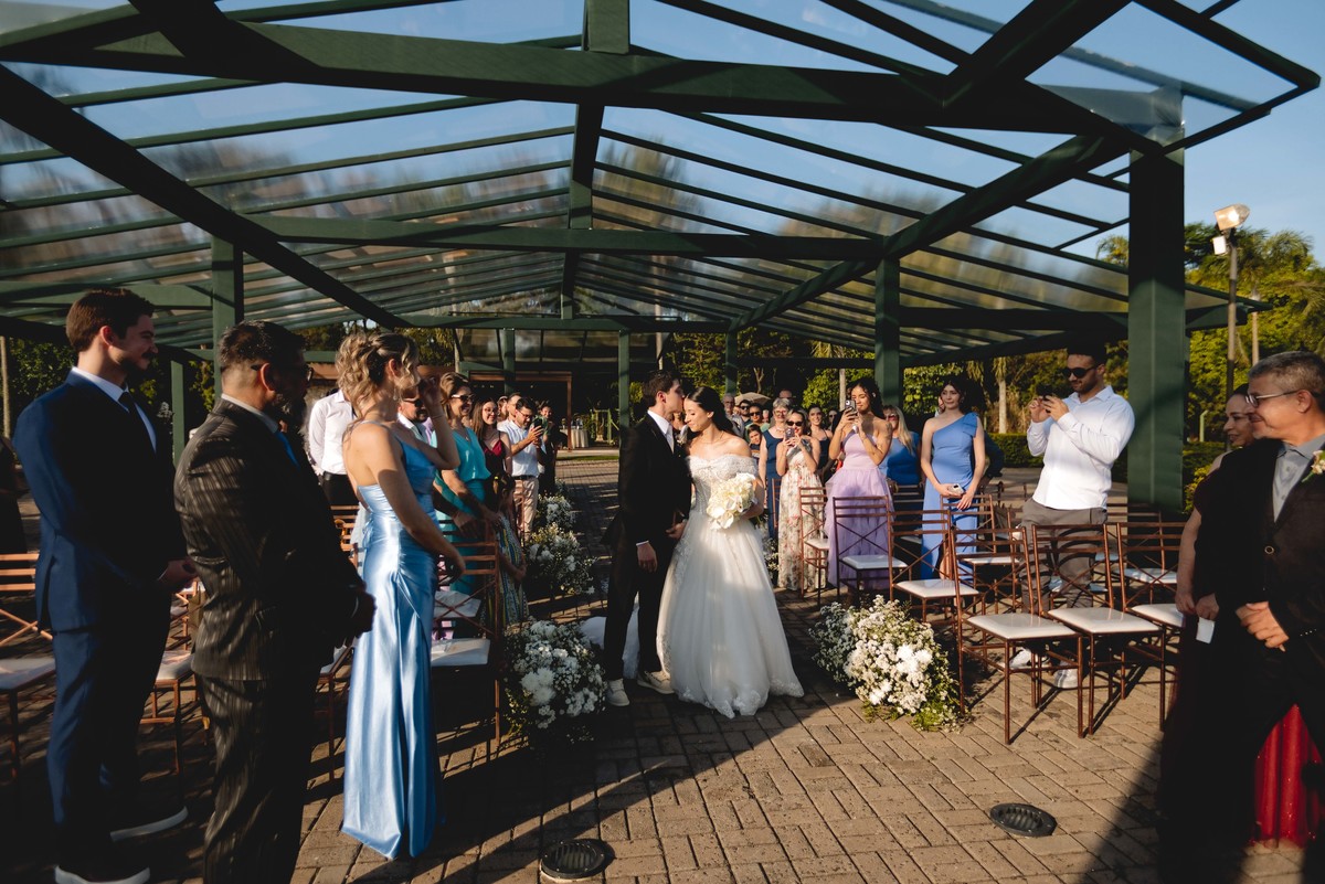 Fotos Casamento Itupeva SP Lagoa Santa Rita Eventos Casal Noivos Caroline e Kaue Casamento ao Ar Livre imagens pelo Fotografo Denis Silveira Especializado em Casamentos