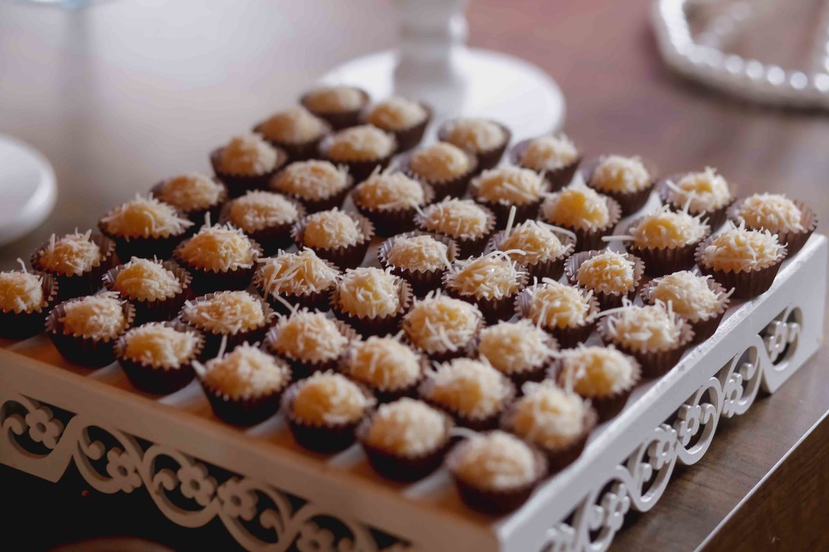 doces da mesa do bolo