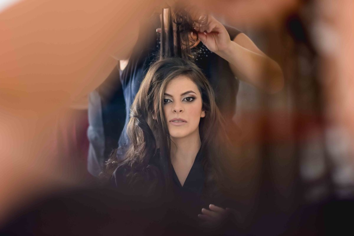 fazendo o cabelo da noiva em making of