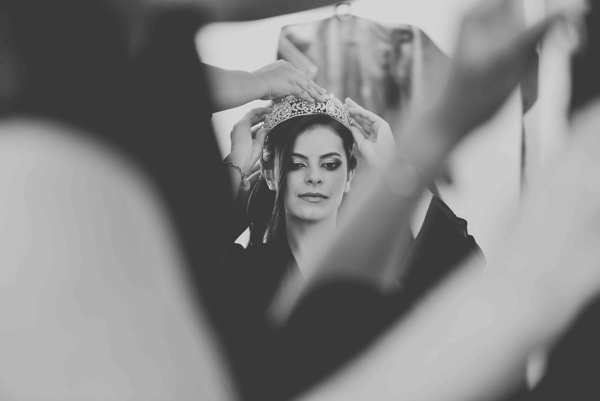 foto preto e branco da noiva leticia