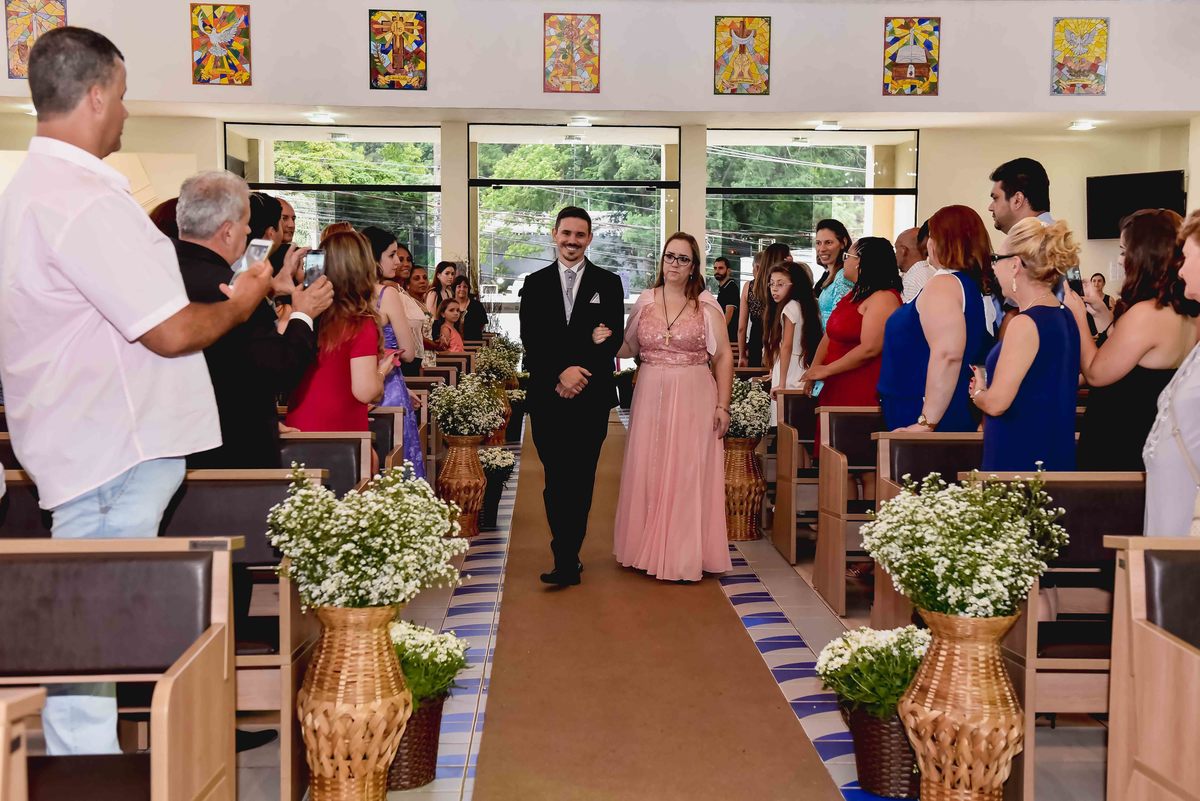 entrado do noivo em cerimonia de casamento